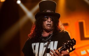 Slash Teams Up with Chris Stapleton for New Track “Oh…